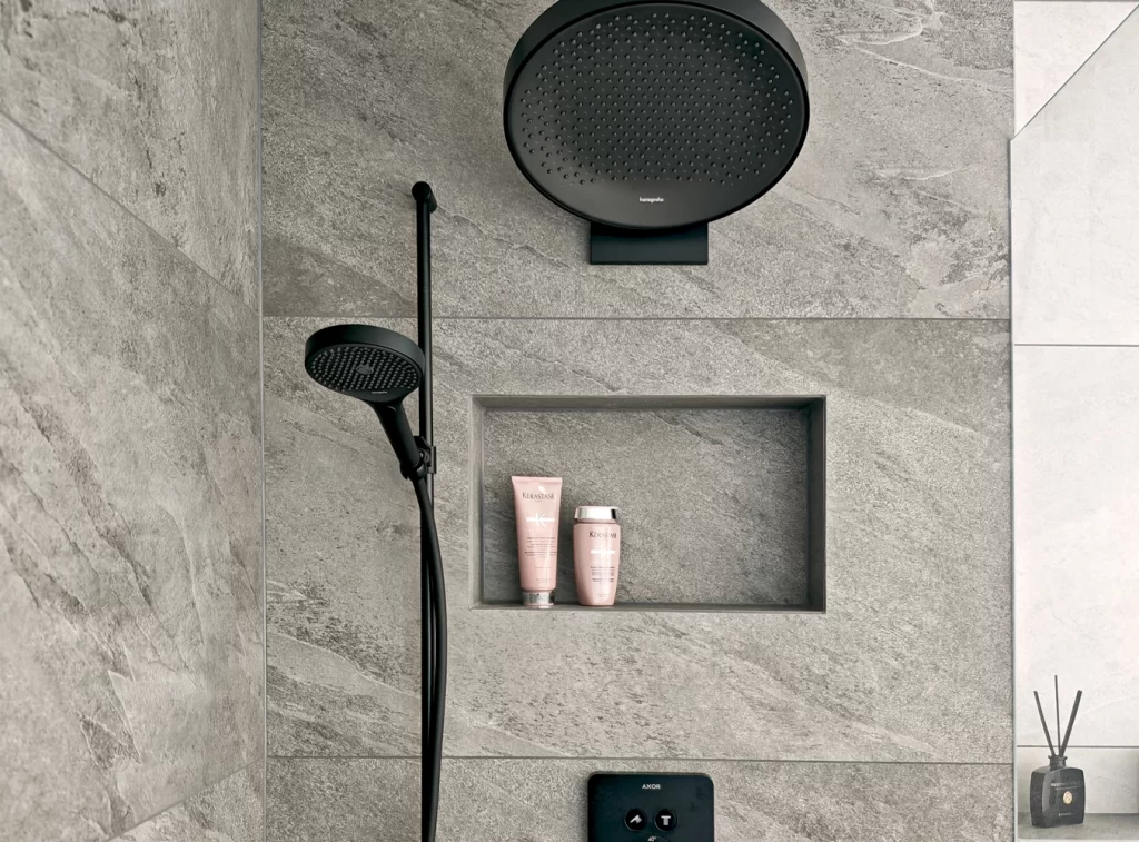 Duscharmatur mit Wandnische, Referenz Elegance